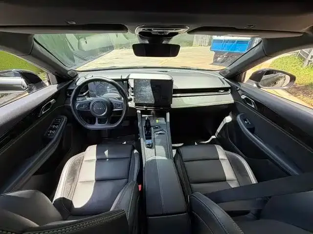 Lynk & Co 03 — Фото автомобиля 9