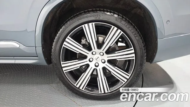 Вольво XC90 — Фото автомобиля 13
