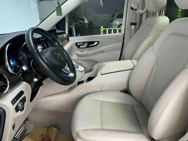 Mercedes-Benz V-Class — Фото автомобиля 21
