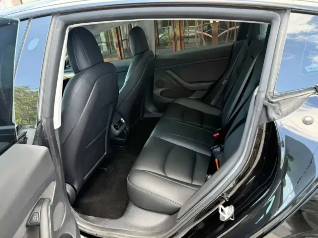 Tesla Model 3 — Фото автомобиля 7