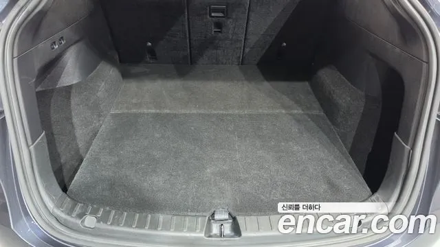 Tesla Model Y — Фото автомобиля 23