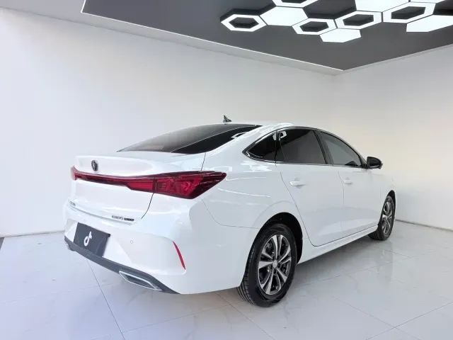 Changan Eado — Фото автомобиля 7