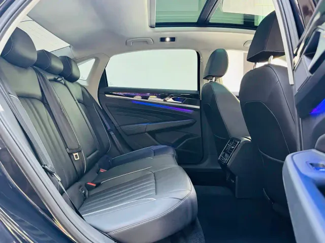 Volkswagen Passat — Фото автомобиля 13