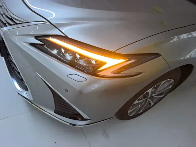 Lexus ES — Фото автомобиля 23