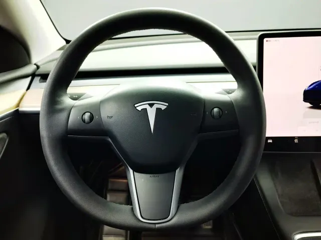 Tesla Model Y — Фото автомобиля 12