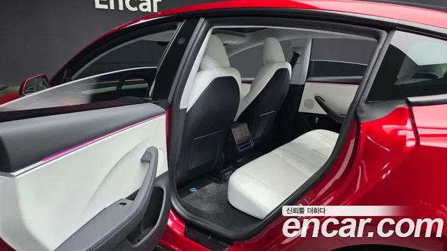 Tesla Model 3 — Фото автомобиля 26