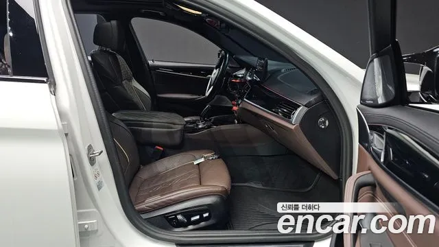 BMW 5 Series G30 — Фото автомобиля 16
