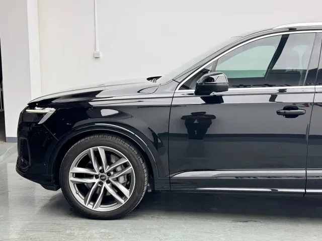 Audi Q7 — Фото автомобиля 8