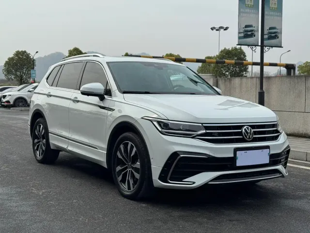 Volkswagen Tiguan L — Фото автомобиля 3