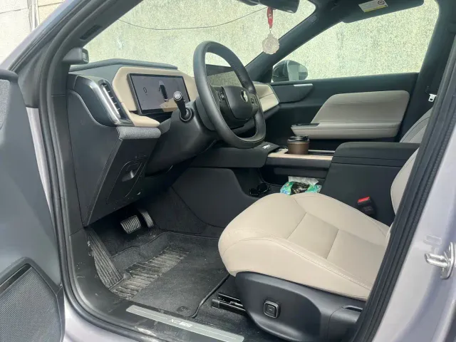 Volvo XC70 Plug-in Hybrid — Фото автомобиля 3