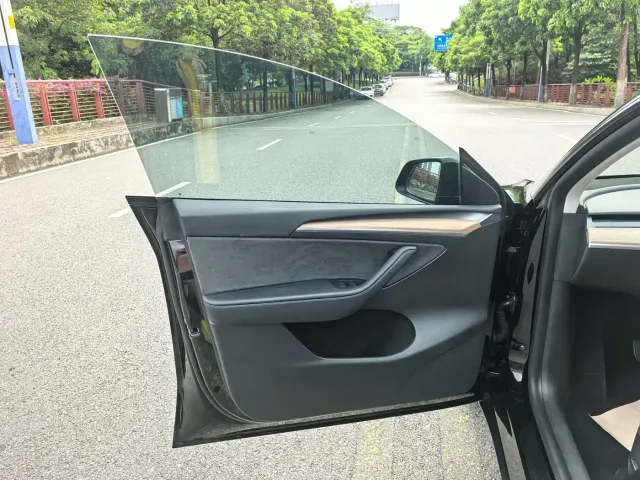 Tesla Model Y — Фото автомобиля 4