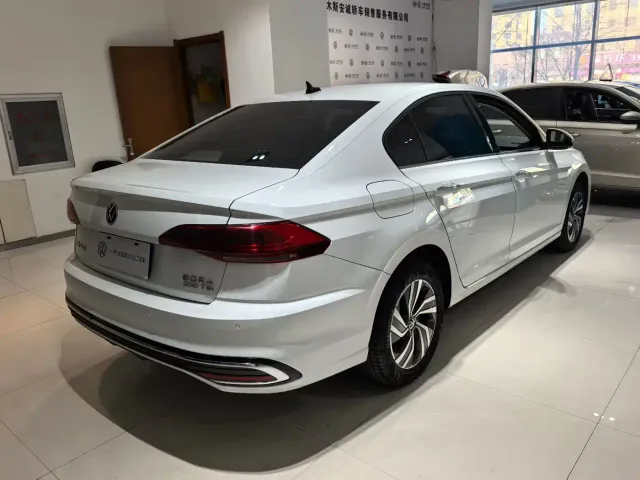 Volkswagen Bora — Фото автомобиля 4