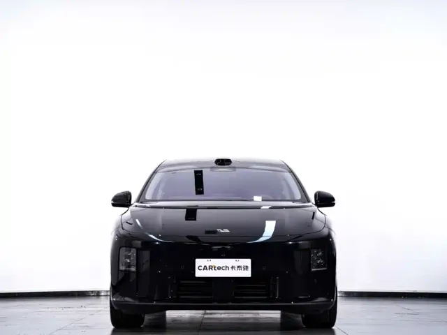 Li Auto i8 — Фото автомобиля 4