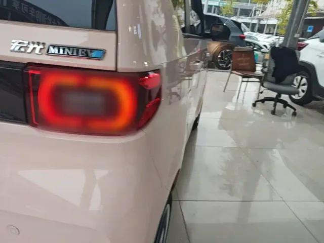 Wuling Hongguang Mini EV — Фото автомобиля 7