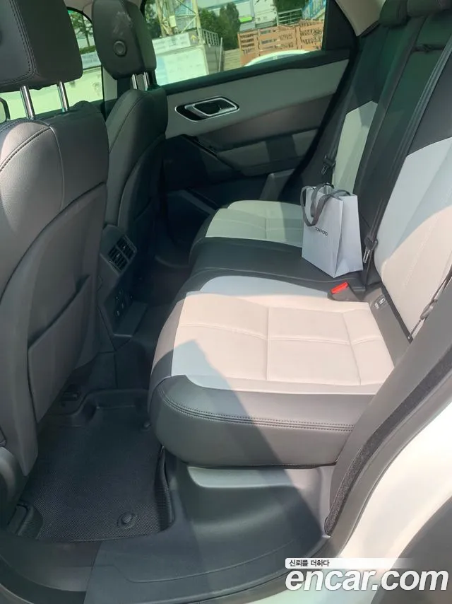 Land Rover Range Rover Velar Range Rover Velar 2.0 P250 Dynamic SE — Фото автомобиля 13
