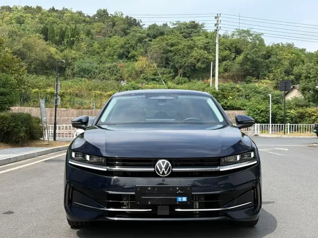 Фотография автомобиля — Volkswagen Magotan