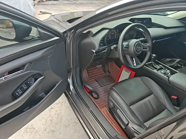 Mazda Axela — Фото автомобиля 15
