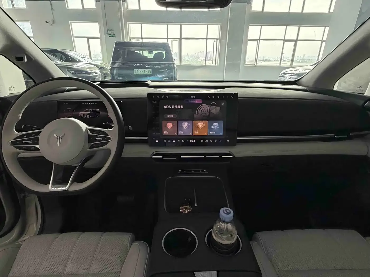 Voyah Auto Voyah Dreamer 2025 PHEV AWD Flagship Qian Kun Edition — Фото автомобиля 8