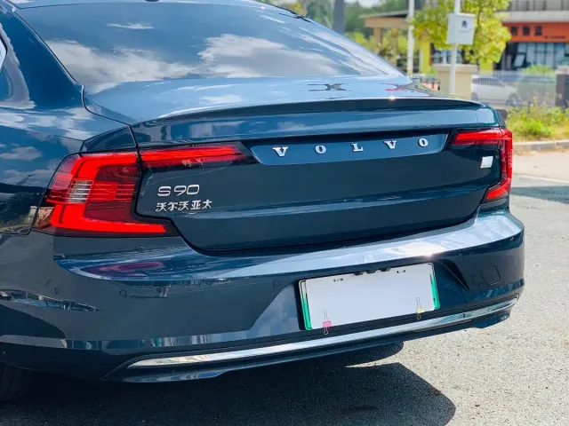 Volvo S90 — Фото автомобиля 8