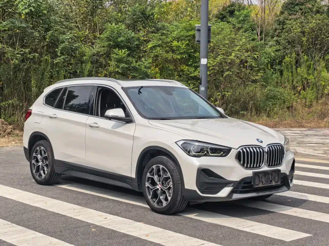 Фотография автомобиля — BMW X1