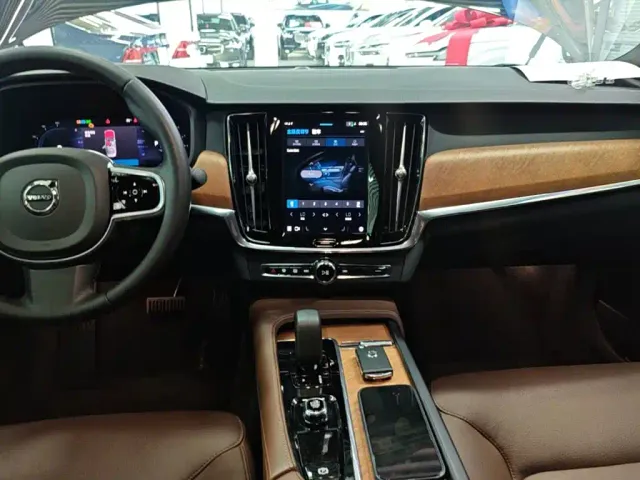 Volvo S90 — Фото автомобиля 12