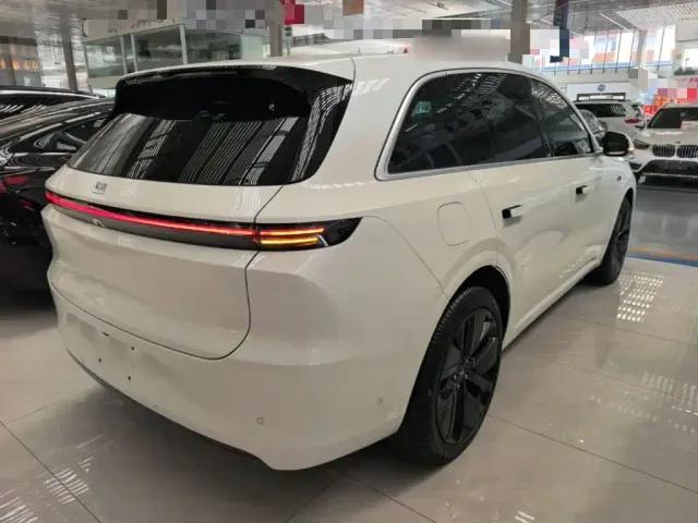 Li Auto L6 — Фото автомобиля 6