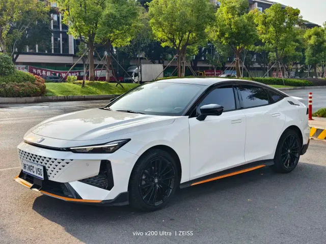 Фотография автомобиля — Changan UNI-V