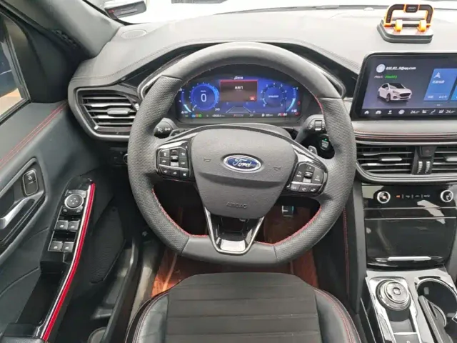 Ford Escape — Фото автомобиля 10