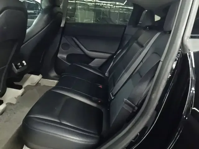 Tesla Model Y — Фото автомобиля 16