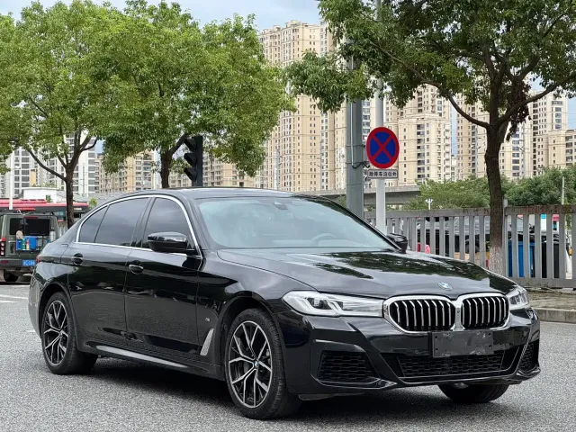 Фотография автомобиля — BMW 5 Series
