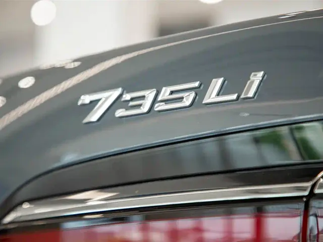 BMW 7 Series — Фото автомобиля 10