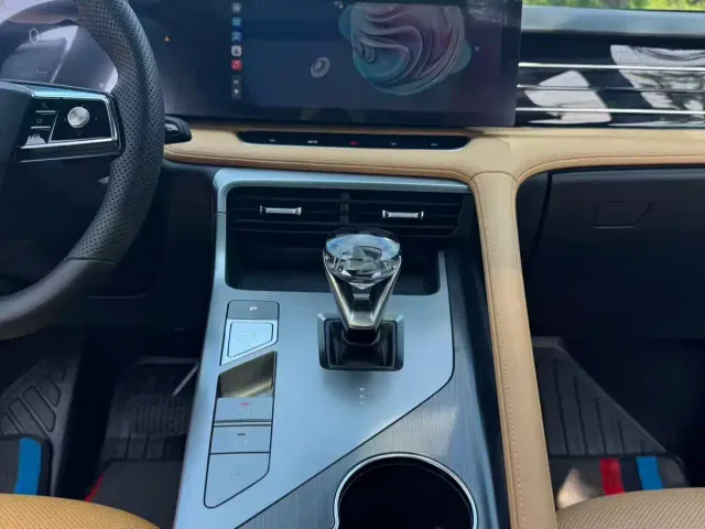 Roewe RX5 — Фото автомобиля 12