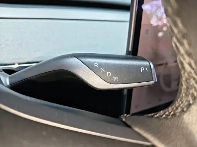 Tesla Model Y — Фото автомобиля 13