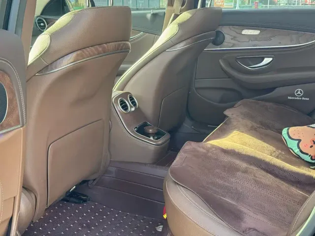 Mercedes-Benz E-Class — Фото автомобиля 5