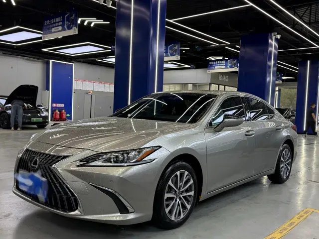 Фотография автомобиля — Lexus ES