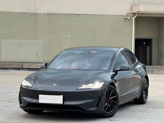 Фотография автомобиля — Tesla Model 3