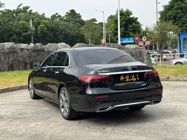 Mercedes-Benz E-Class — Фото автомобиля 4