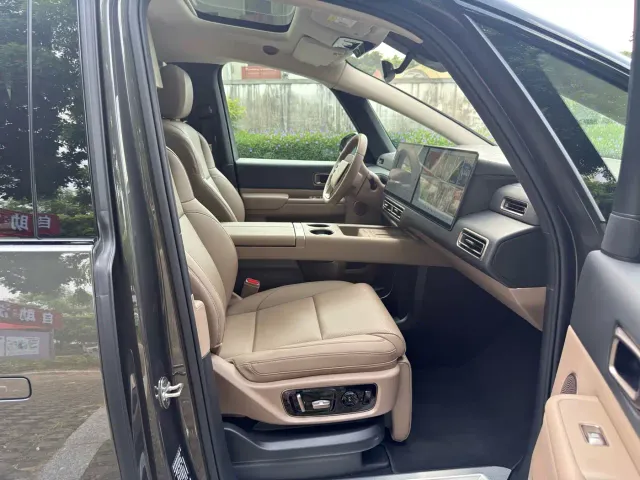 Li Auto MEGA — Фото автомобиля 10