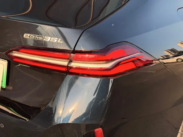 BMW i5 — Фото автомобиля 29