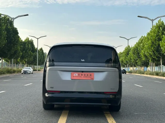 Li Auto MEGA — Фото автомобиля 5