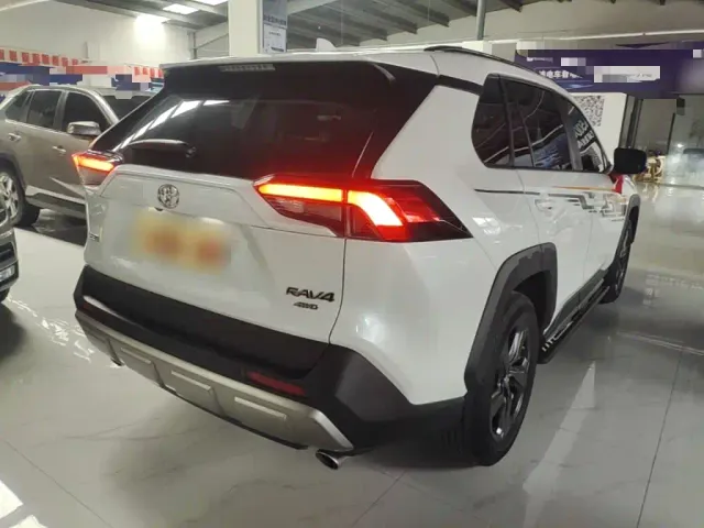 Toyota RAV4 — Фото автомобиля 6