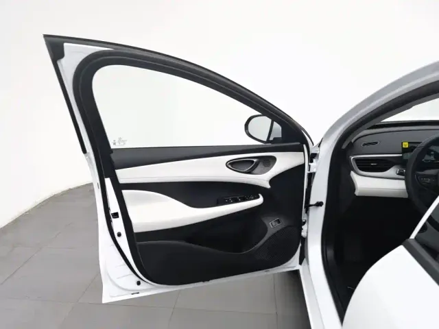 BYD Seal 05 DM-i — Фото автомобиля 8