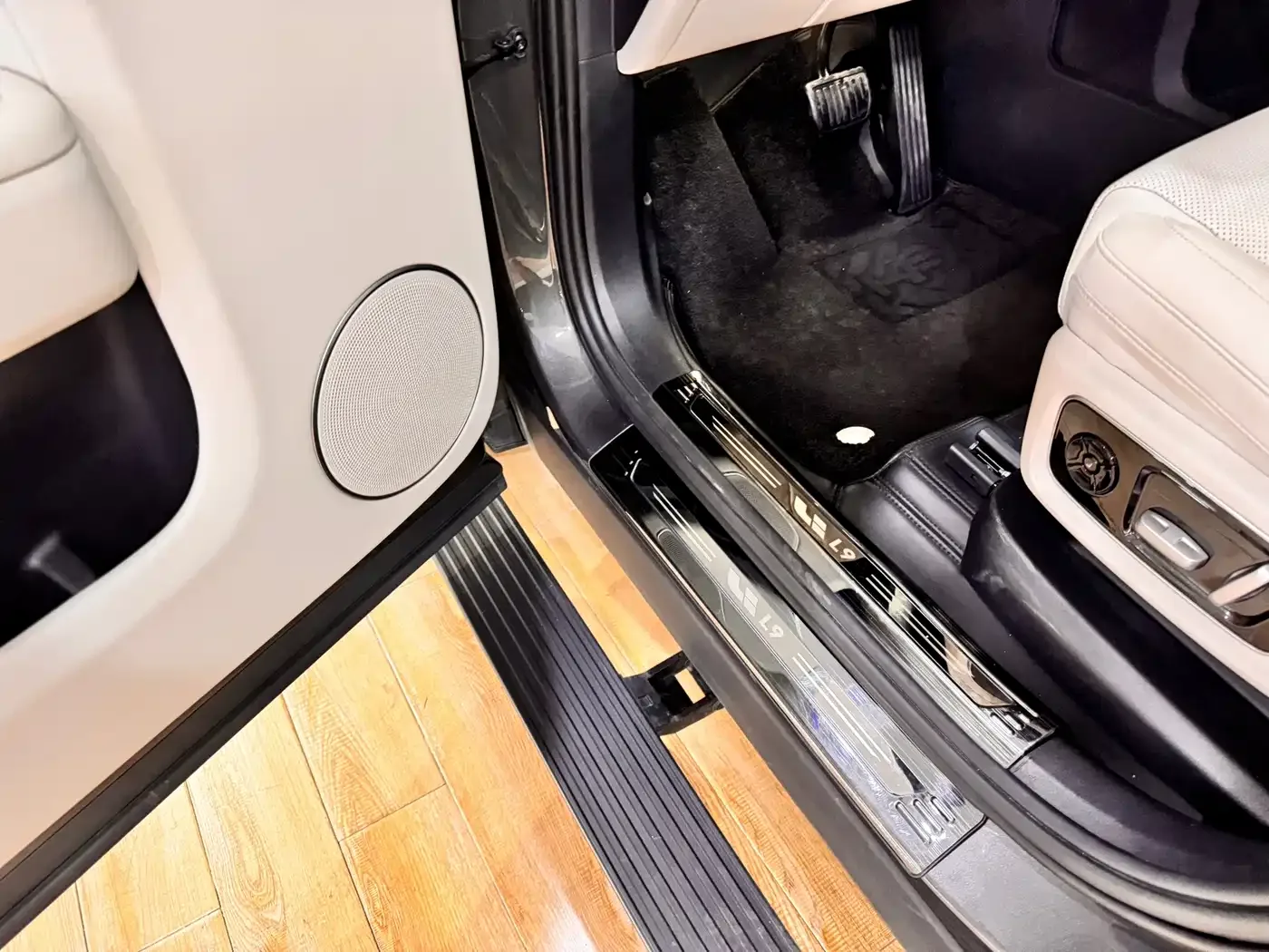 Li Auto Li Xiang L9 2022 Max — Фото автомобиля 12
