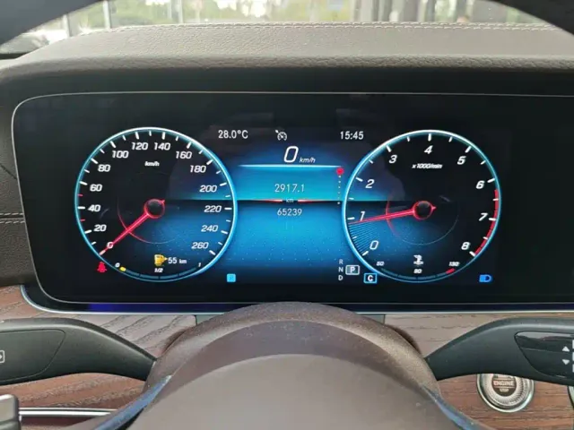 Mercedes-Benz E-Class — Фото автомобиля 11