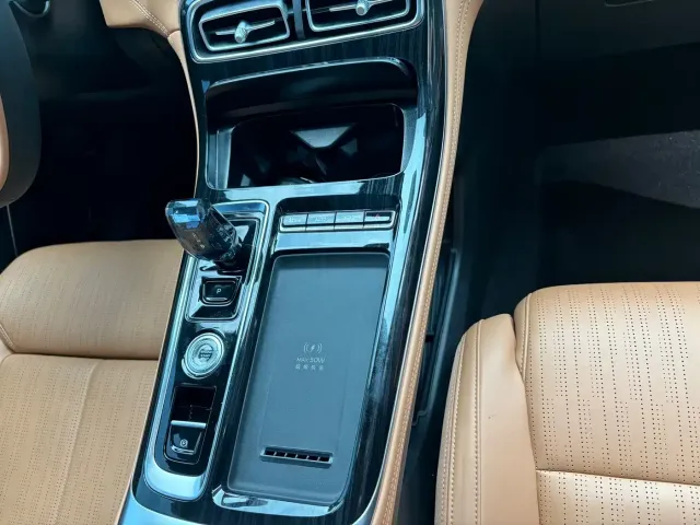 Geely Boyue L — Фото автомобиля 12