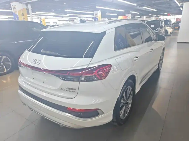 Audi Q4 e-tron — Фото автомобиля 6