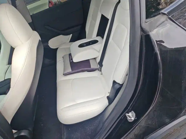 Tesla Model Y — Фото автомобиля 13