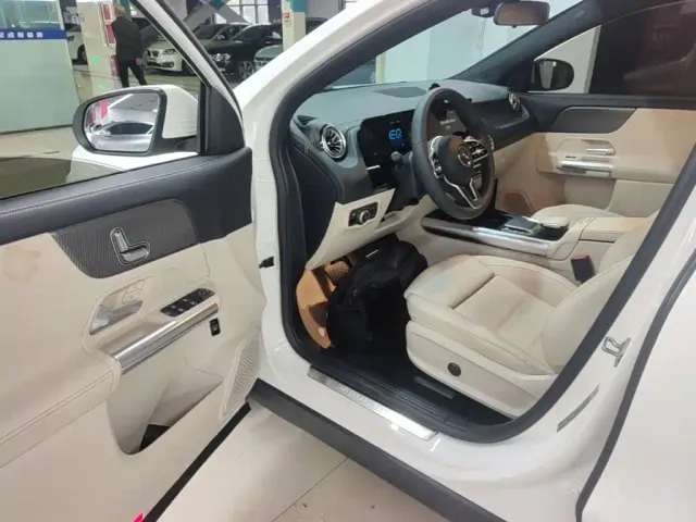 Mercedes-Benz EQA — Фото автомобиля 15