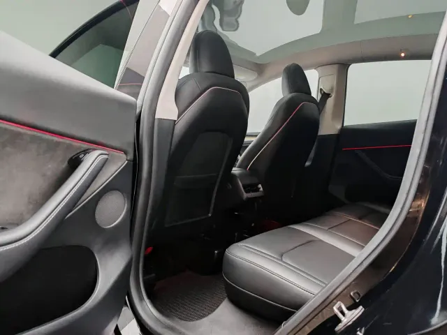 Tesla Model Y — Фото автомобиля 10
