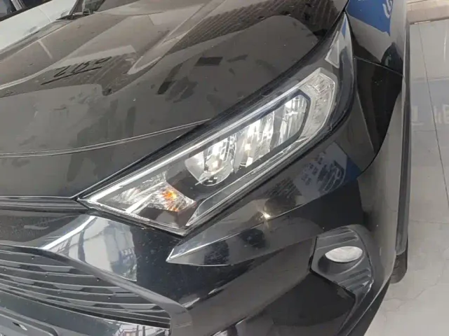 Toyota RAV4 — Фото автомобиля 23